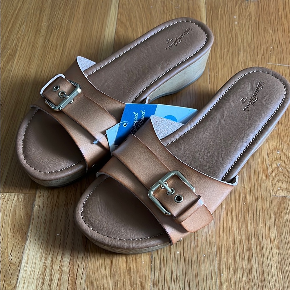 Universal Thread Womans Clog Style Sandal